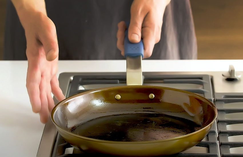 How to Clean Carbon Steel Pan