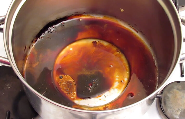 How to Remove Burnt Sugar from Pan