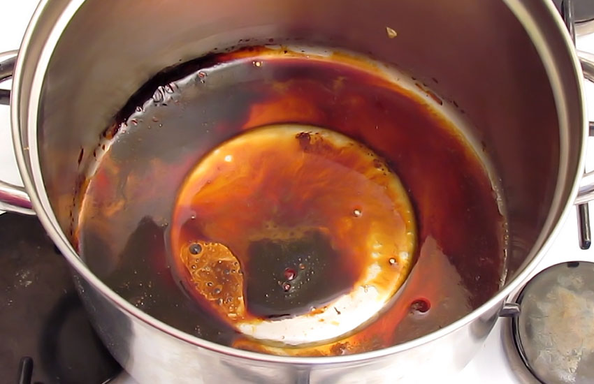 How to Remove Burnt Sugar from Pan