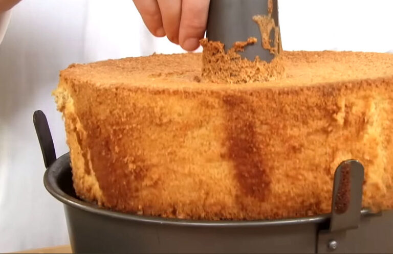 How to Remove Cake from Pan without Breaking